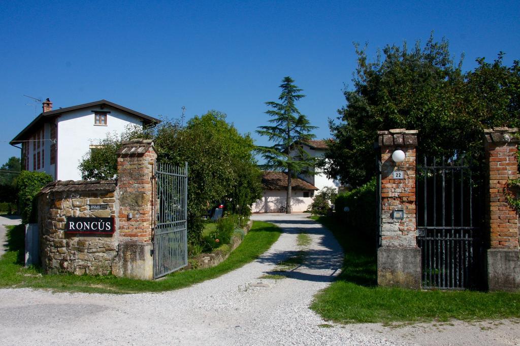 Casa Griunit Villa Capriva del Friuli Екстериор снимка